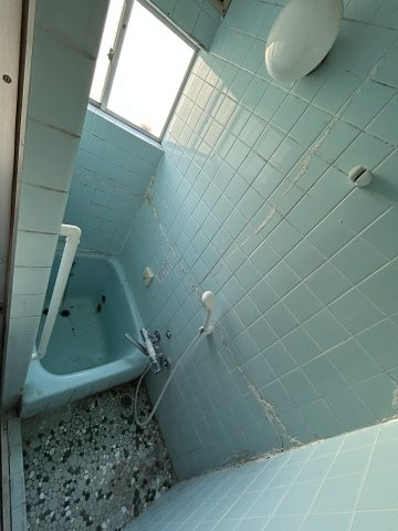 花田町小川　中古一戸建ての浴室