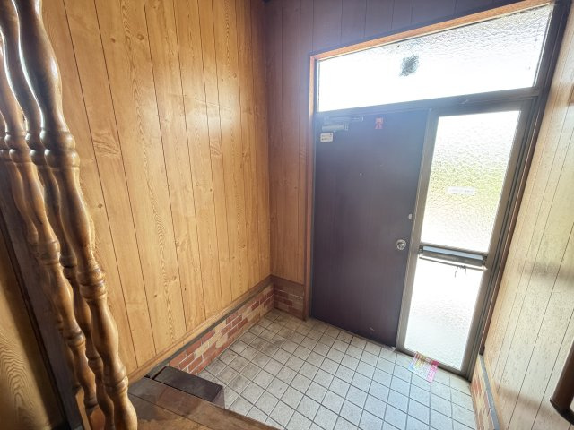 花田町小川　中古一戸建ての玄関