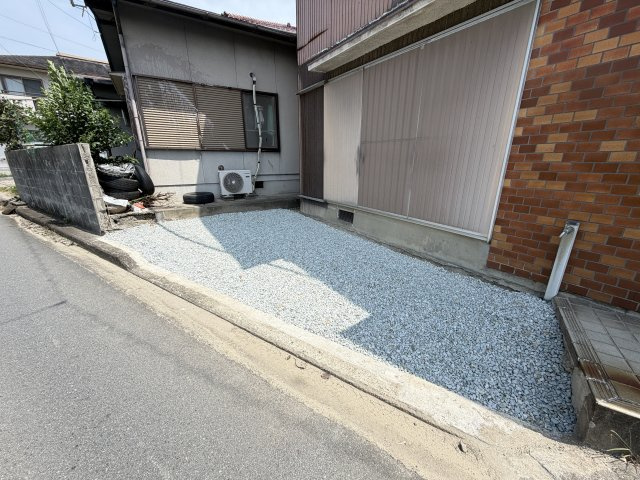 花田町小川　中古一戸建ての駐車場