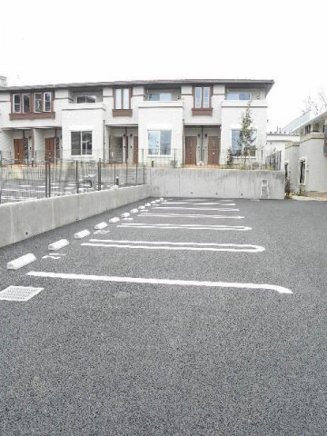 ルミエールの駐車場