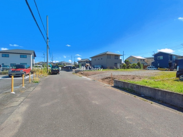 取手市藤代南4期　新築戸建　１号棟の前面道路含む現地写真
