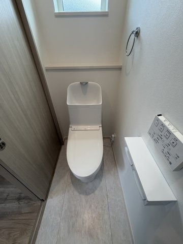 姫路市奥山の中古一戸建のトイレ