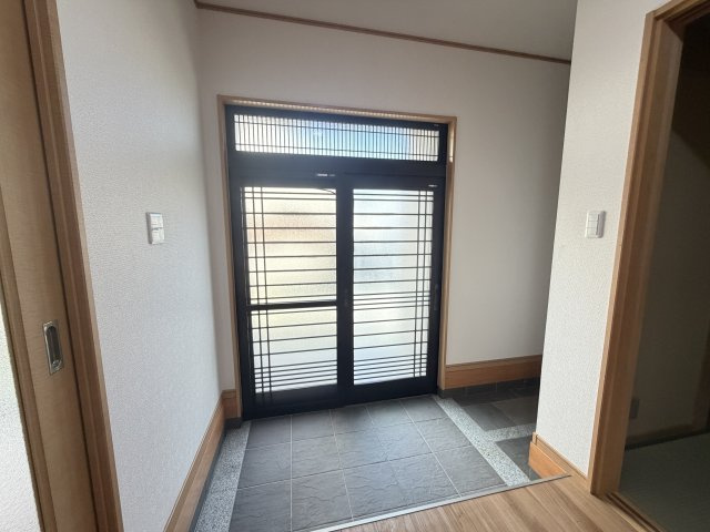 姫路市飾磨区妻鹿の中古一戸建の玄関