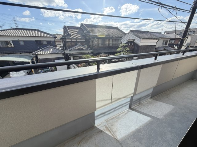 姫路市飾磨区妻鹿の中古一戸建のバルコニー
