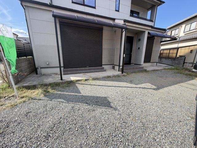 姫路市飾磨区妻鹿の中古一戸建の駐車場