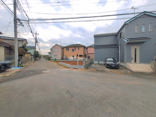牛久市神谷12期　新築戸建の前面道路含む現地写真