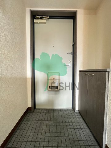 ロイヤル天神南の玄関|下駄箱もしっかりついてます！
