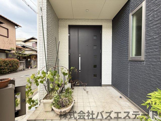 飾磨区今在家　中古一戸建ての玄関