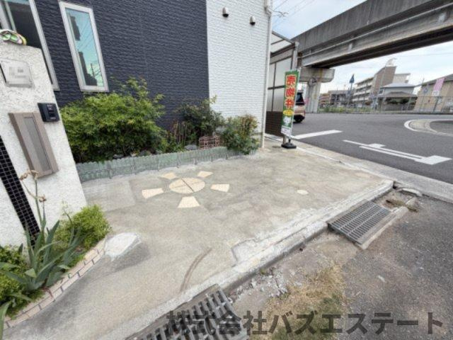 飾磨区今在家　中古一戸建ての駐車場