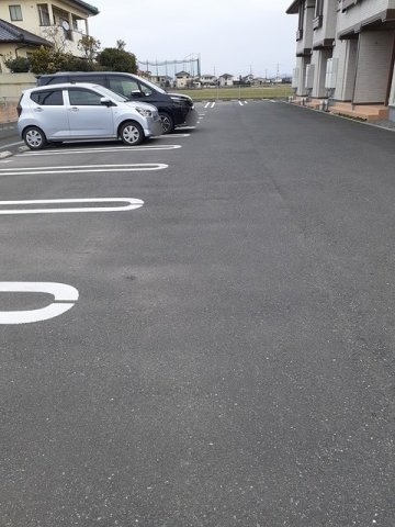 レジデンス　カレントの駐車場