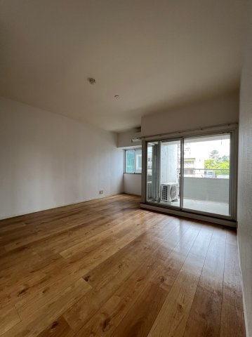 クロサスレジデンス徳川園　名古屋市賃貸　仲介手数料無料の居間・リビング