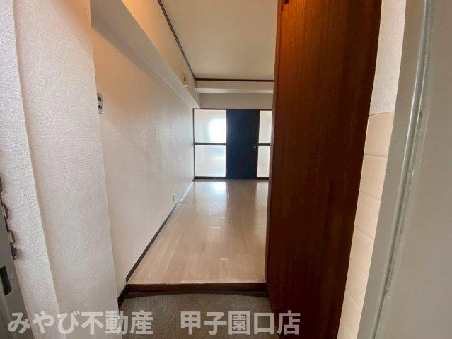 パインリーフ甲子園の玄関