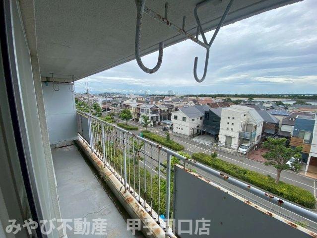 パインリーフ甲子園のバルコニー