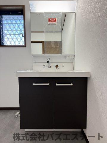 東山　中古一戸建ての洗面所