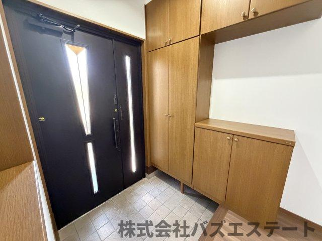 東山　中古一戸建ての玄関