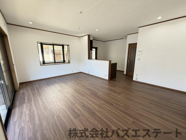 東山　中古一戸建ての居間・リビング
