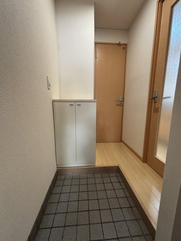 テングッド城西の玄関|明るい玄関です