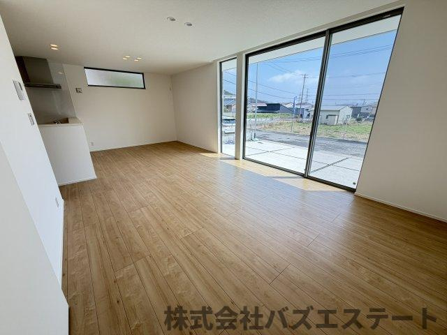 上大野　中古一戸建ての居間・リビング