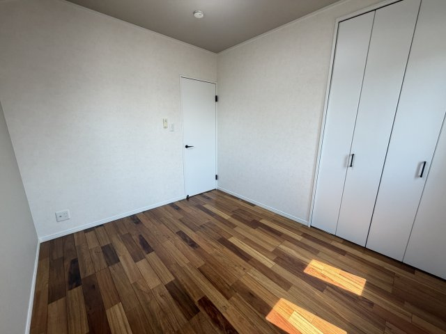 姫路市大津区長松の中古一戸建の洋室