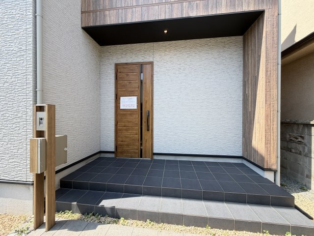 姫路市大津区長松の中古一戸建のエントランス
