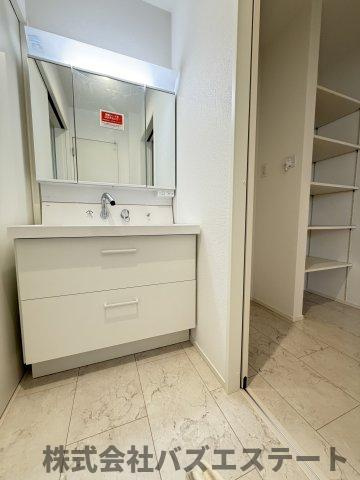 上大野　中古一戸建ての洗面所