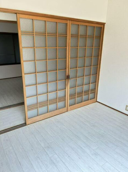 平戸橋町波岩住居付店舗の内装
