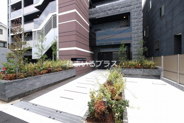 S-RESIDENCE城東SEVERのエントランス