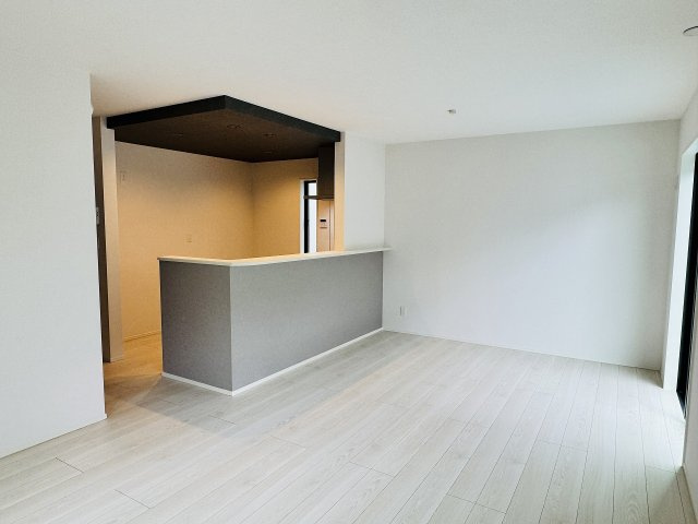 八王子市　兵衛　新築一戸建ての内装|～17.75帖の明るく開放感のあるLDK、家族団欒の時間をお過ごしいただけます～