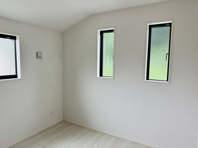 八王子市　兵衛　新築一戸建ての洋室|～2階4.5帖の洋室　2面採光で明るく風通しの良いお部屋です～
