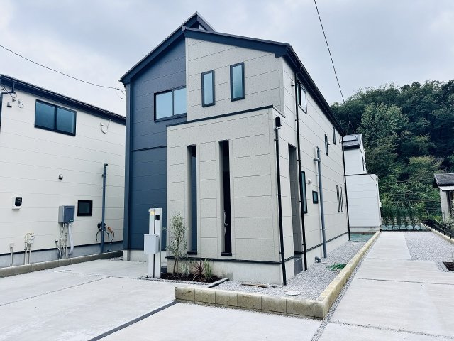 八王子市　兵衛　新築一戸建ての外観|～八王子みなみ野駅徒歩18分　控除や減税で優遇の長期優良住宅　並列2台分のカースペース～