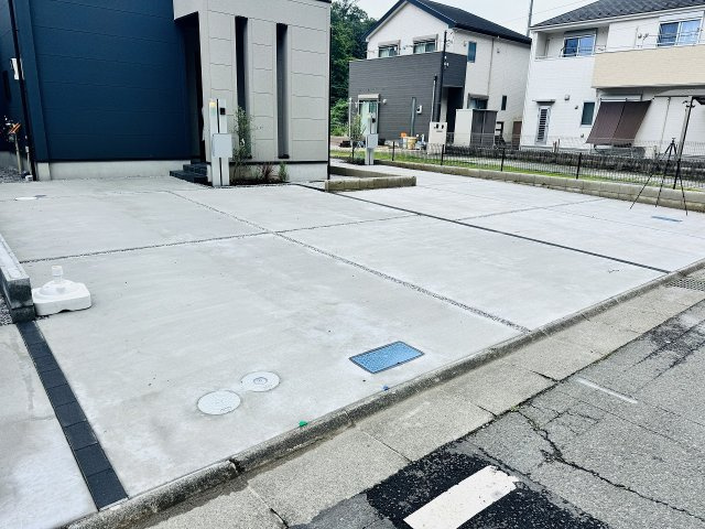 八王子市　兵衛　新築一戸建ての駐車場|～並列2台駐車可能カースペース～