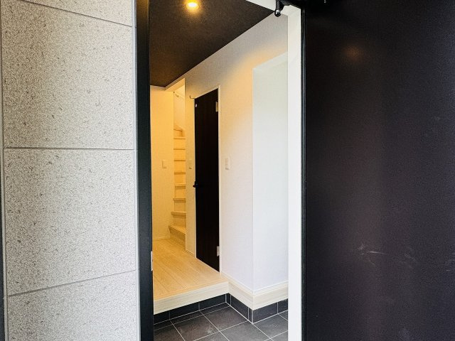 八王子市　兵衛　新築一戸建ての玄関|～シューズインクローク付き　物が溢れがちな玄関をスッキリとした状態に保てます～
