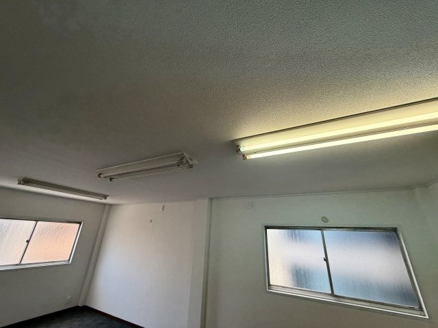 大阪市北区松ケ枝町の店舗事務所の設備