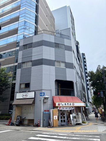 大阪市北区松ケ枝町の店舗事務所の外観