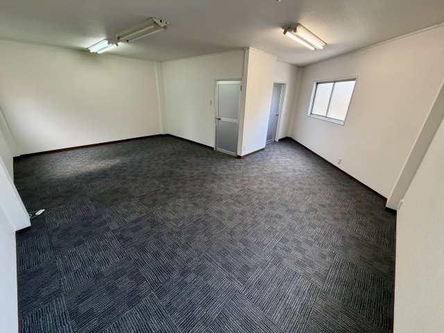 大阪市北区松ケ枝町の店舗事務所の内装