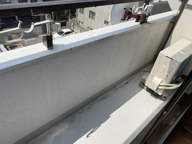 フルグランデ日向町のバルコニー|外からの目が気にならないバルコニーで洗濯物が干せます