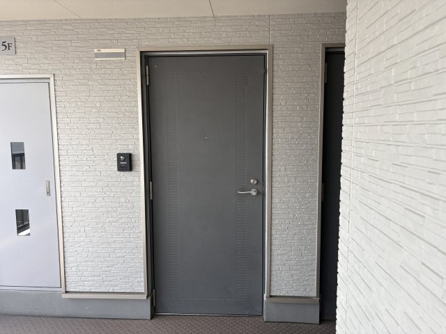 フルグランデ日向町の玄関|収納もある玄関です