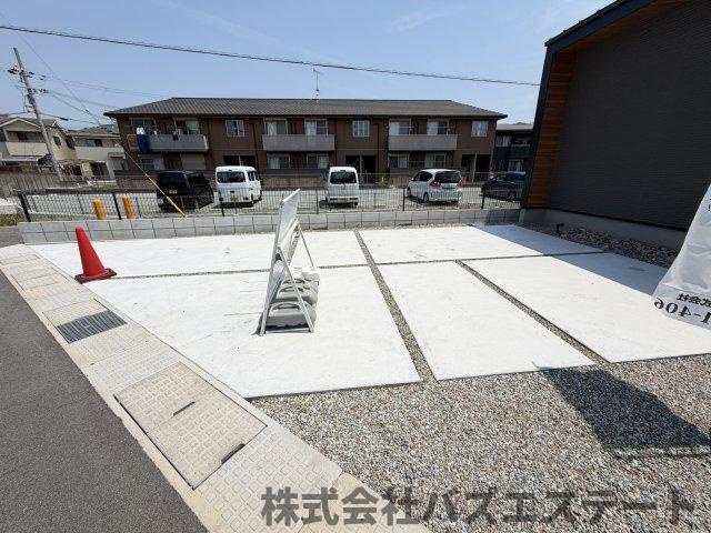 姫路市飾磨区中島の新築一戸建の駐車場