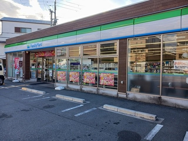 ローザ・アルベロＡ棟の周辺|ファミリーマート様まで250m