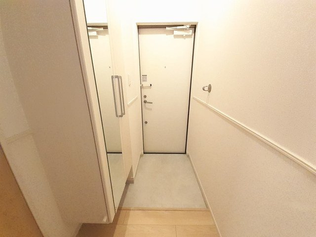 Ｙシャトレーヌ　Ⅲの玄関|収納もある玄関です