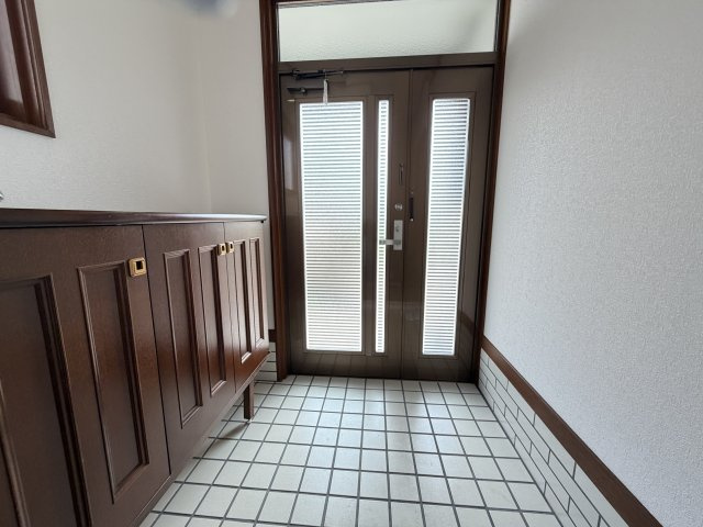 姫路市余部区上川原の中古一戸建の玄関