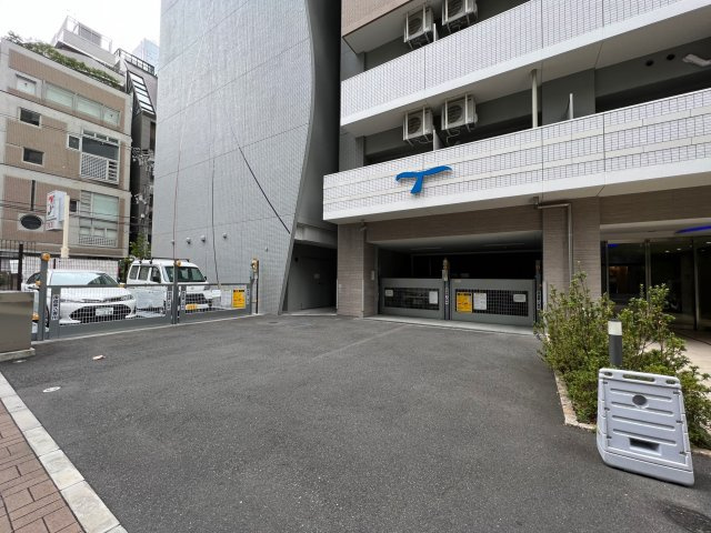 セレニテ心斎橋グランデの駐車場