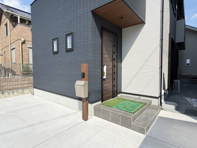 姫路市勝原区宮田の新築一戸建の玄関