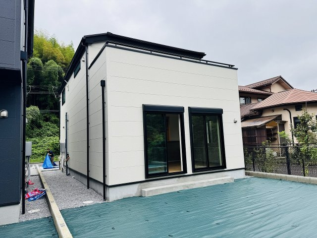 八王子市　兵衛　新築一戸建ての外観|～八王子みなみ野駅徒歩18分　控除や減税で優遇の長期優良住宅　並列2台分のカースペース～