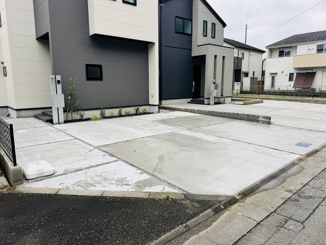 八王子市　兵衛　新築一戸建ての駐車場|～並列2台駐車可能カースペース～
