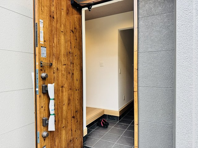 八王子市　兵衛　新築一戸建ての玄関|～シューズインクローク付き　物が溢れがちな玄関をスッキリとした状態に保てます～