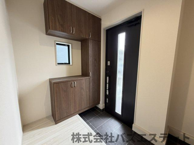 青山　新築一戸建ての玄関