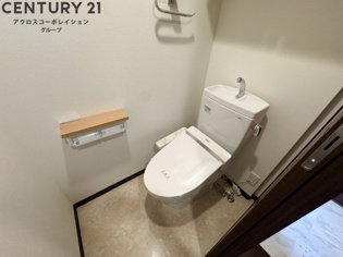 温水洗浄便座付きのトイレです♪