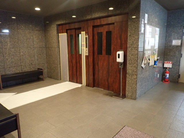 クレッセンコート浅草のエントランス