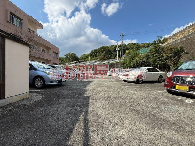 村田松原ハイツC棟の駐車場|カースペースがあります